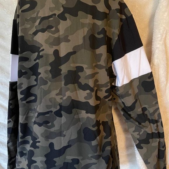 Guess Sweatshirt - Picture 3 of 3